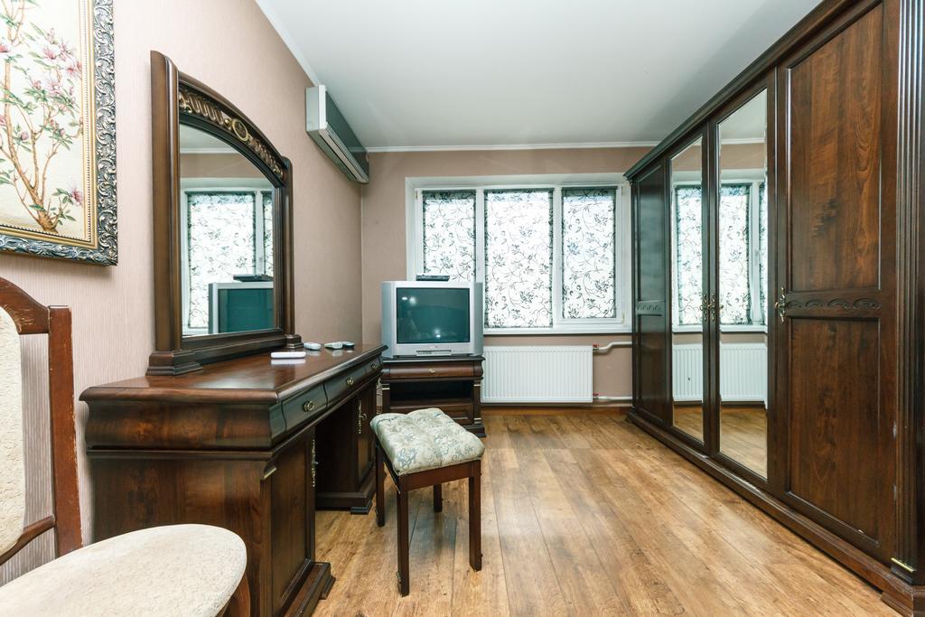 Apartment On Cheliabinska 19 Киев Экстерьер фото